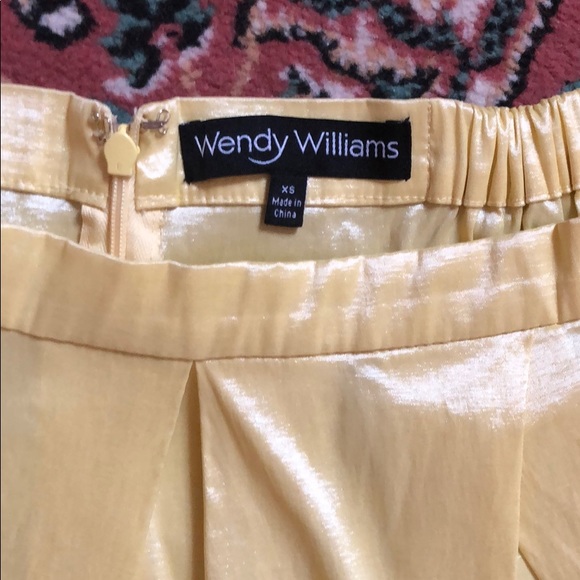 Beautiful pleated yellow skirt - Picture 3 of 4